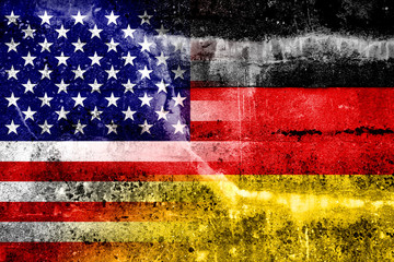 Naklejka premium Flaga USA i Niemiec malowane na ścianie grunge