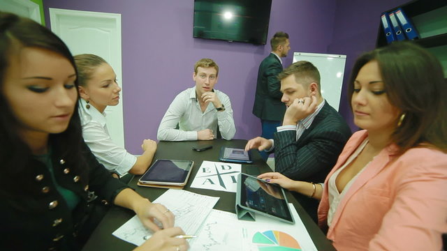 professional of multilevel business educates team