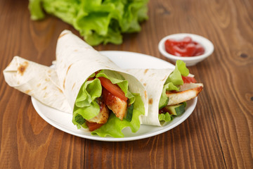 wheat tortilla with chicken and vegetables