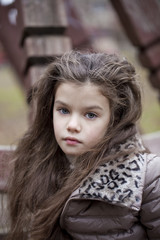 Naklejka premium Autumn portrait of a beautiful little girl