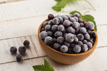 Frosen blackberries in bowl