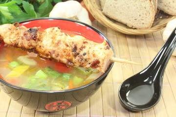 heiße asiatische Geflügelconsomme