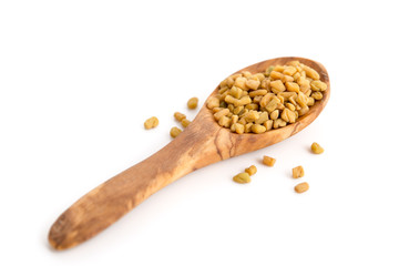 Löffel mit Bockshornkleesamen