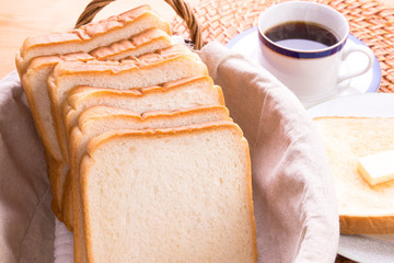 食パンのある朝食イメージ