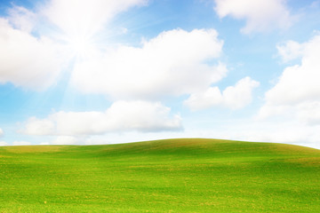 Obraz premium Fields with clouds and sun