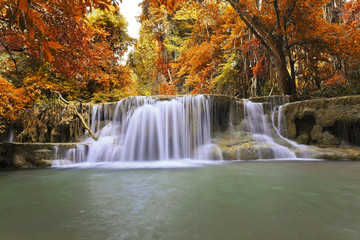 Obrazy na Plexi  Jesienny wodospad