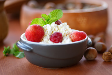 cottage cheese with fruit and nuts