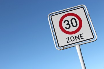 Deutsches Verkehrszeichen: Beginn einer Tempo 30-Zone