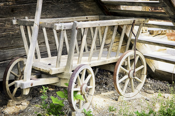 Fototapeta na wymiar old toy wagon