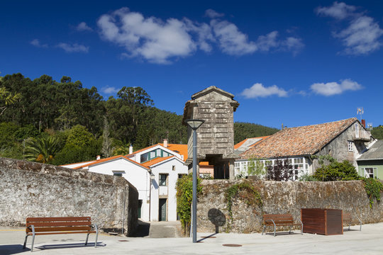 Spain, Galicia, Corcubion, horreo - traditional barn