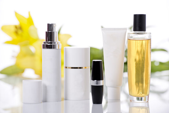 Botes de perfumes y cremas