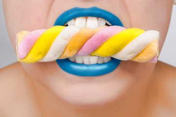 Blaue Lippen mit Schaumzucker © runzelkorn