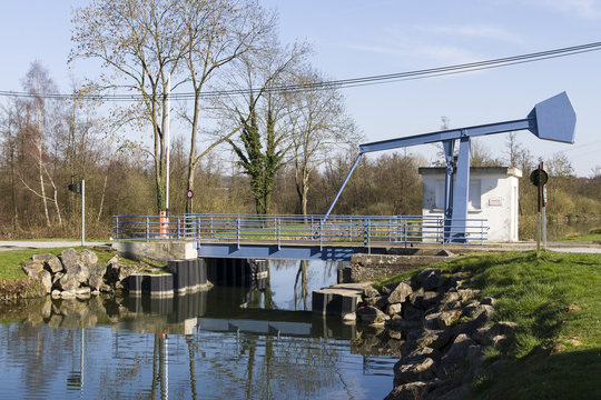 Pont-levis sur la Somme vers Eclusier-Vaux
