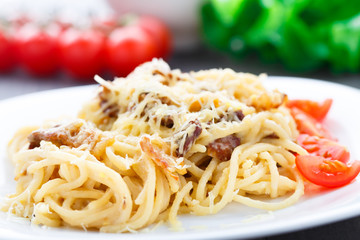 Spaghetti with bacon and cheese