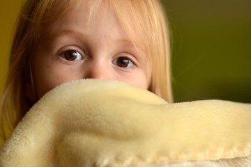 enfant avec son doudou
