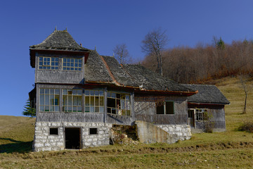 Fototapeta na wymiar Old house located on the top of the Carpathian Mountains