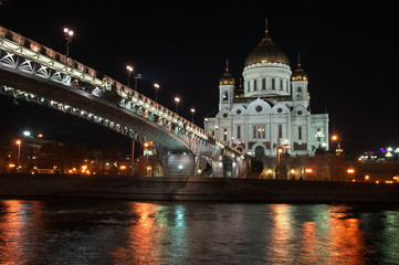 Fototapeta na wymiar Christ the Savior Cathedral and bridge at night