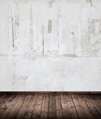 Innenraum mit alter Mauer