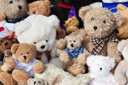 Teddyb&auml;ren auf Flohmarkt