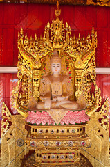 Obraz premium White Buddha statue