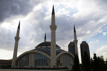 Fototapeta na wymiar Nowoczesne Meczet w Ankarze: Ahmet Hamdi Akseki Meczet