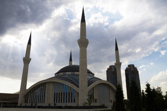 Modern Mosque in Ankara:Ahmet Hamdi Akseki Mosque