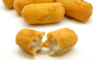Deliciosas croquetas de bechamel y carne