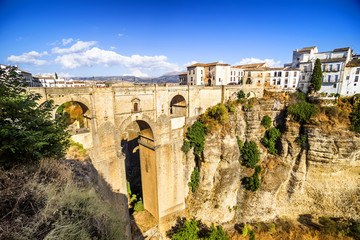 Brücke von Ronda, eines der weißen Dörfer von Malaga, Spanien.