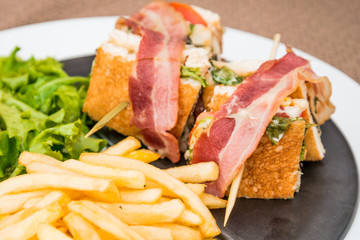Sandwich with bacon