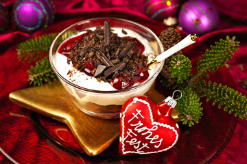 Weihnachtliche Trifle mit Weihnachtsgruß