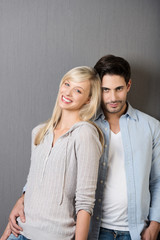 entspanntes junges paar