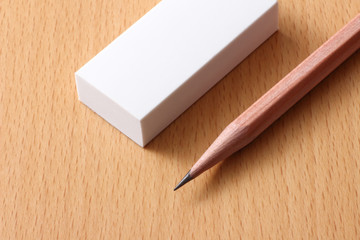 鉛筆と消しゴム