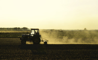 Naklejka premium Old tractor plowing
