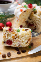 Aufgeschnittener Früchtekuchen