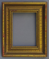 Goldener Rahmen mit Patina vor Hintergrund