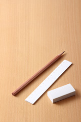 鉛筆と消しゴムと定規