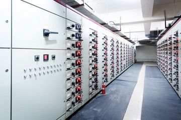 Electrical energy distribution substation
