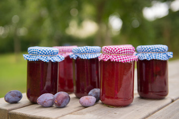 Homemade pots jam © Ivonne Wierink