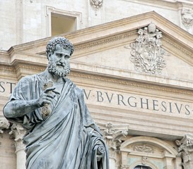 Fototapeta premium St. Peter with the keys of heaven in front of the Basilica