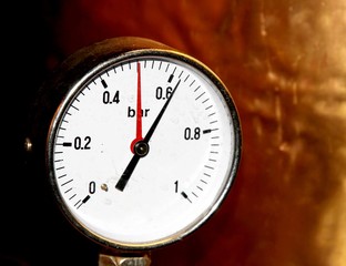 accurate pressure gauge for measuring pressure