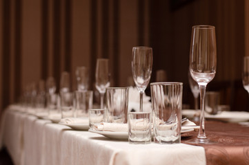 Restaurant table layout with row og wineglasses