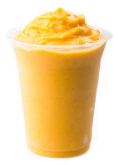 Photo sur Plexiglas Milk-shake yaourt à la mangue, milk-shake isolé sur blanc