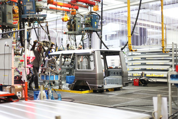 Fabrikangestellte während der Arbeit