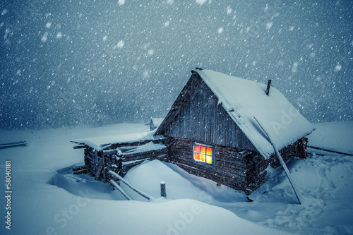 Дом под снегом без смс