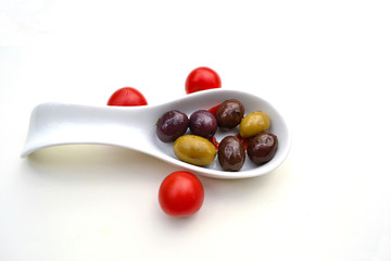 Oliven mit Cocktailtomaten
