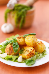 baked potatoes with garlic