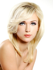 Naklejka premium Beautiful blond woman with style hairstyle