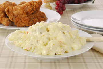 Potato salad and fried chicken