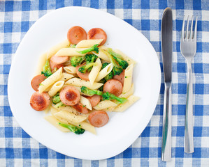Pasta with chicken sausage and broccoli
