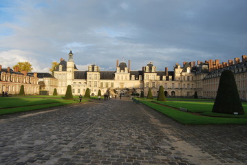 Cour des Adieux Château de Fontainebleau au crépuscule